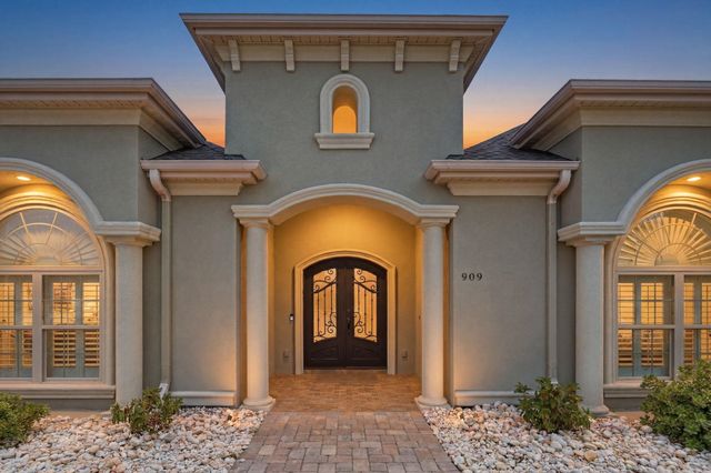 909 Bluffview Dr., Myrtle Beach, SC 29579