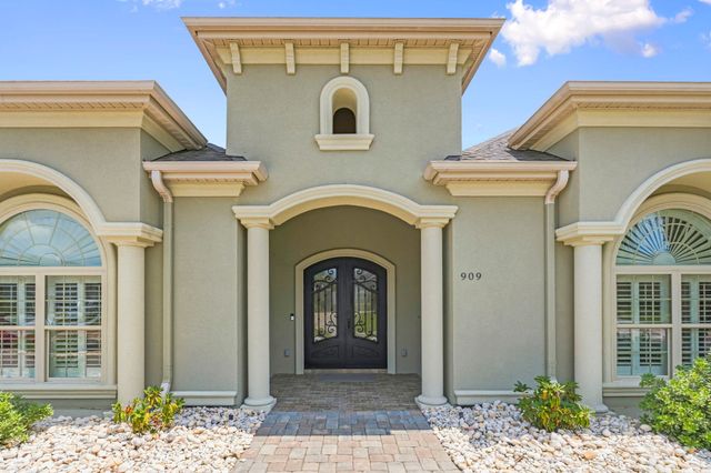 909 Bluffview Dr., Myrtle Beach, SC 29579