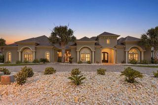 909 Bluffview Dr., Myrtle Beach, SC 29579