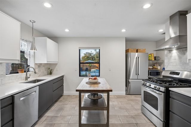 2155 Barberry Drive, Dallas, TX 75211