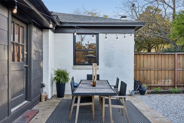 2155 Barberry Drive, Dallas, TX 75211