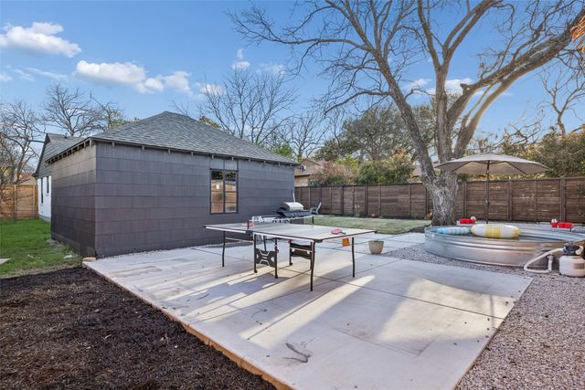 2155 Barberry Drive, Dallas, TX 75211