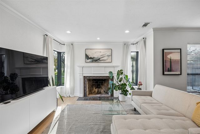 2155 Barberry Drive, Dallas, TX 75211