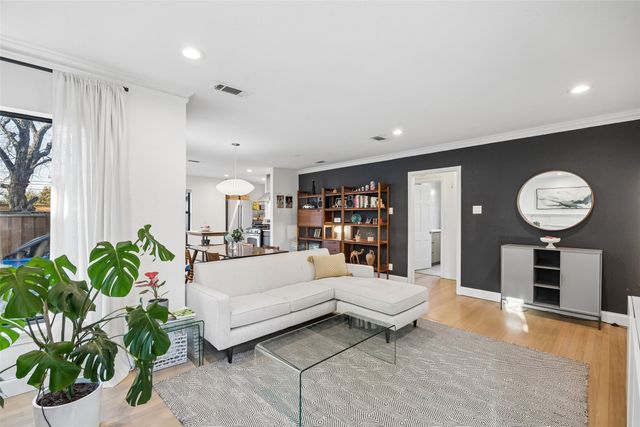 2155 Barberry Drive, Dallas, TX 75211