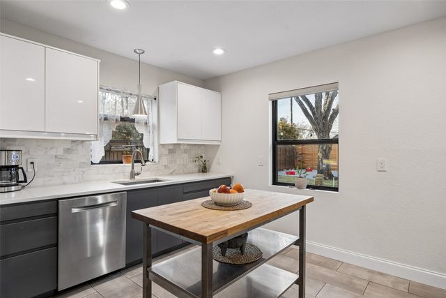 2155 Barberry Drive, Dallas, TX 75211