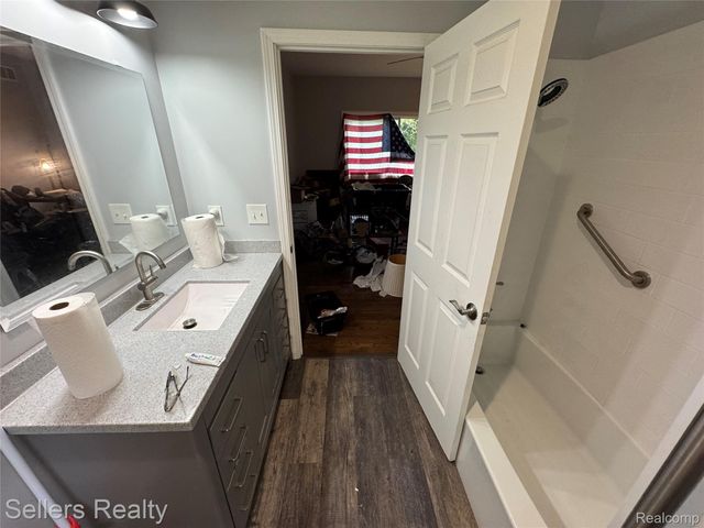 7230 N McKinley Road, Flushing Charter Township, MI 48433