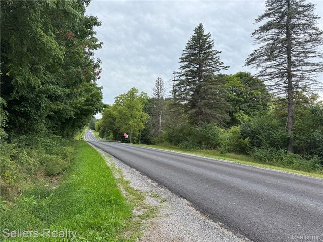 7230 N McKinley Road, Flushing Charter Township, MI 48433