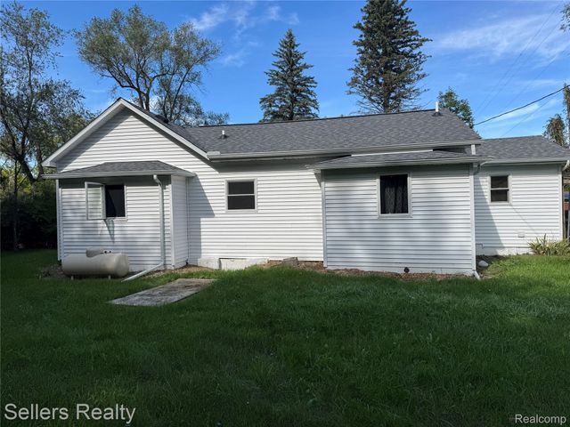 7230 N McKinley Road, Flushing Charter Township, MI 48433