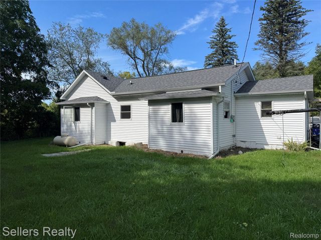 7230 N McKinley Road, Flushing Charter Township, MI 48433