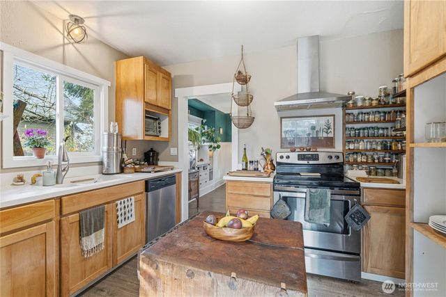 1414 S 37th Street, Tacoma, WA 98418