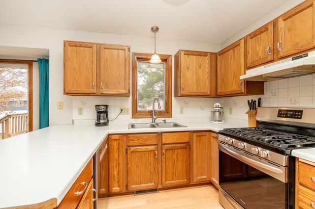 1817 Ruby Circle, Shakopee, MN 55379