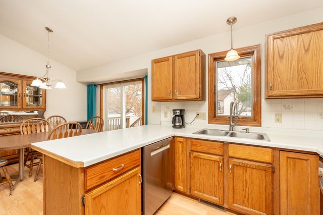 1817 Ruby Circle, Shakopee, MN 55379