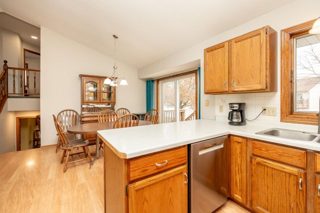 1817 Ruby Circle, Shakopee, MN 55379