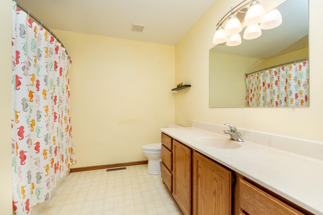 1817 Ruby Circle, Shakopee, MN 55379