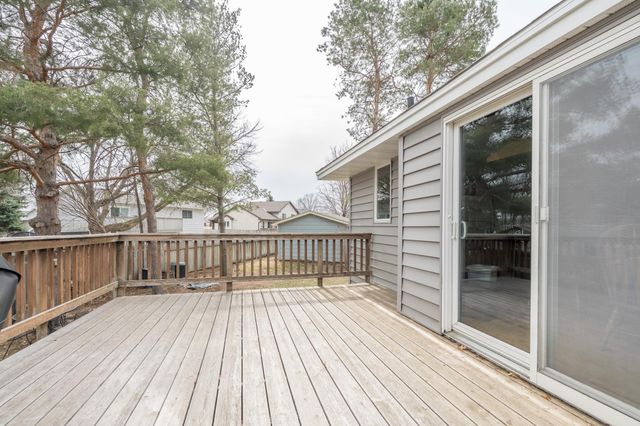 1817 Ruby Circle, Shakopee, MN 55379