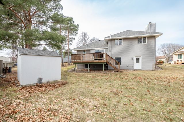 1817 Ruby Circle, Shakopee, MN 55379