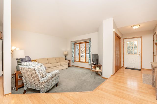 1817 Ruby Circle, Shakopee, MN 55379