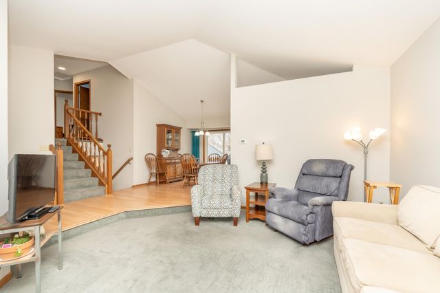 1817 Ruby Circle, Shakopee, MN 55379