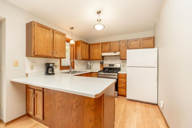 1817 Ruby Circle, Shakopee, MN 55379