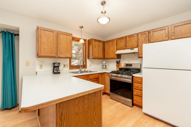 1817 Ruby Circle, Shakopee, MN 55379