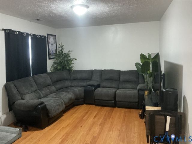 1108 Highland Meadow Ct, Highland Springs, VA 23223