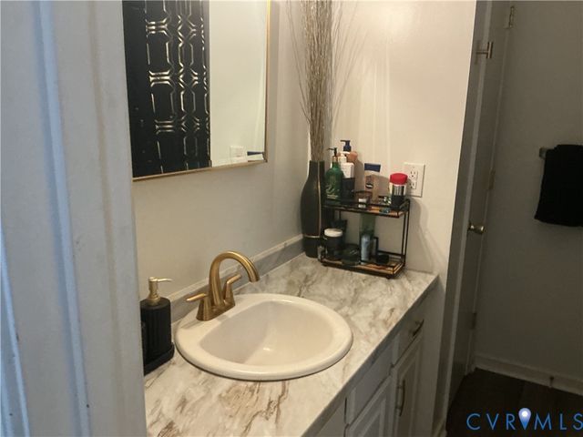 1108 Highland Meadow Ct, Highland Springs, VA 23223