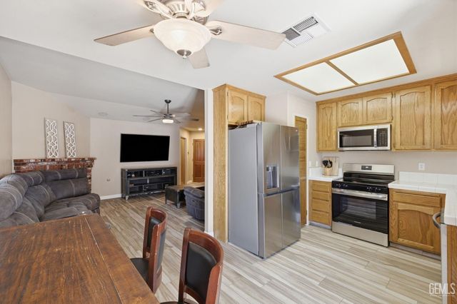 9115 Green Bank Street, Bakersfield, CA 93312
