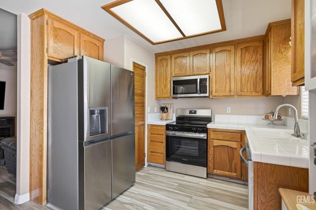 9115 Green Bank Street, Bakersfield, CA 93312