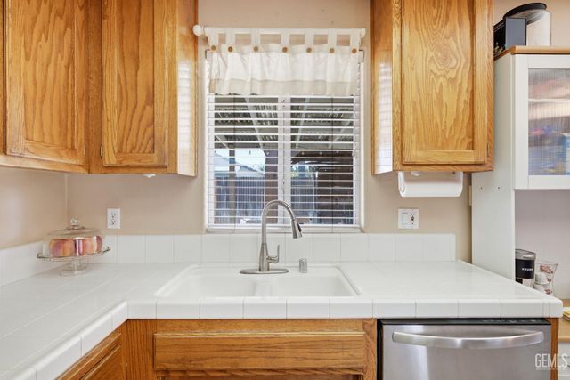 9115 Green Bank Street, Bakersfield, CA 93312
