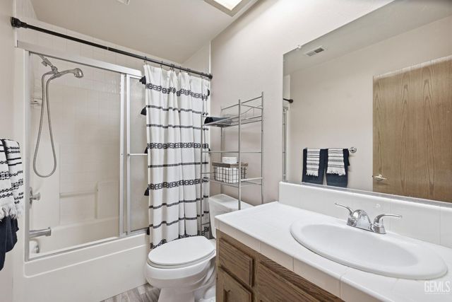 9115 Green Bank Street, Bakersfield, CA 93312