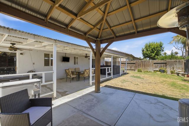 9115 Green Bank Street, Bakersfield, CA 93312