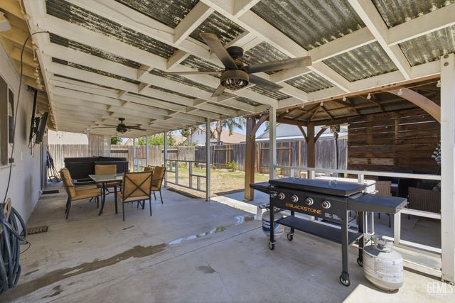 9115 Green Bank Street, Bakersfield, CA 93312