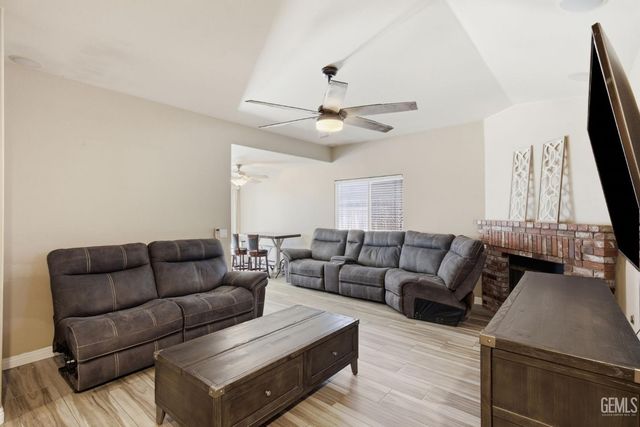 9115 Green Bank Street, Bakersfield, CA 93312