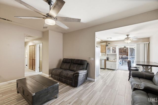 9115 Green Bank Street, Bakersfield, CA 93312