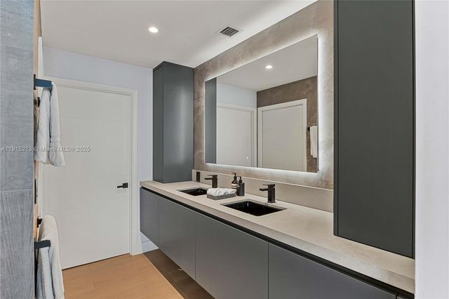 2020 N Bayshore Dr 2401, Miami, FL 33137