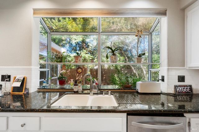 9 Emperor Ct, Napa, CA 94558