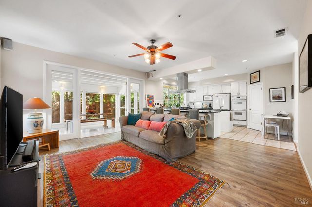 9 Emperor Ct, Napa, CA 94558