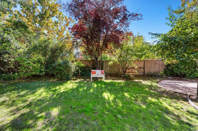 9 Emperor Ct, Napa, CA 94558