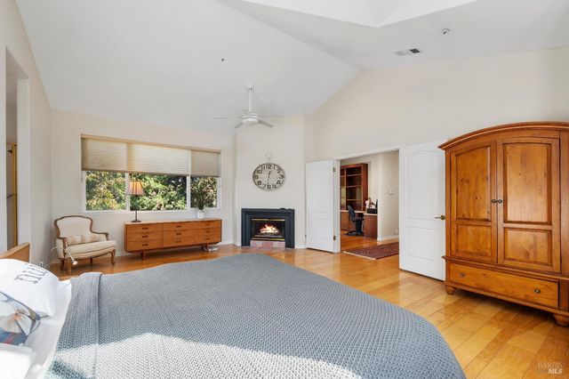 9 Emperor Ct, Napa, CA 94558