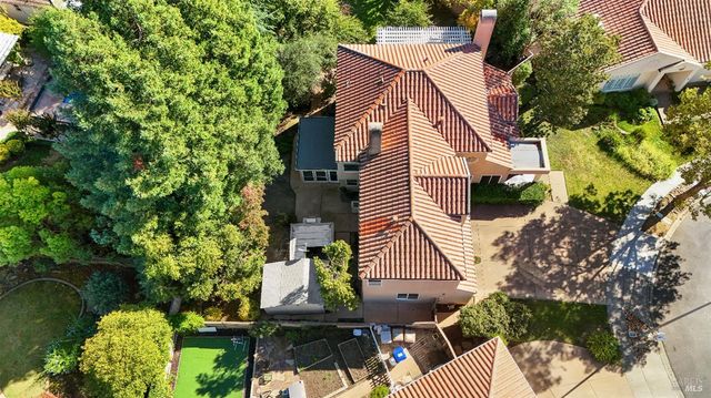 9 Emperor Ct, Napa, CA 94558