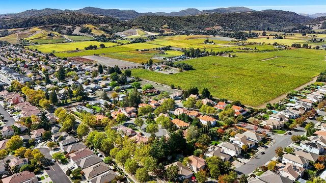 9 Emperor Ct, Napa, CA 94558