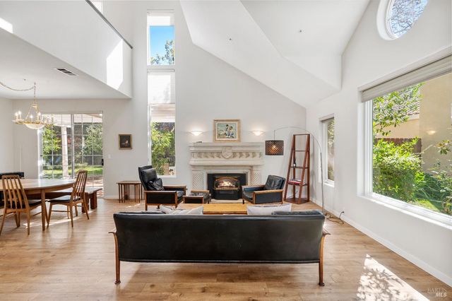 9 Emperor Ct, Napa, CA 94558