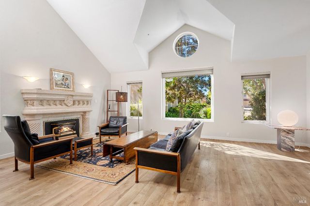 9 Emperor Ct, Napa, CA 94558