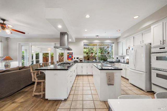 9 Emperor Ct, Napa, CA 94558