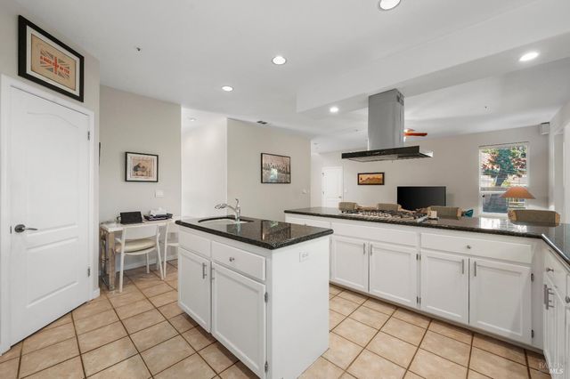 9 Emperor Ct, Napa, CA 94558