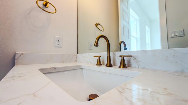 823 North Loop, Houston, TX 77022