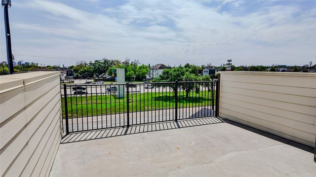 823 North Loop, Houston, TX 77022