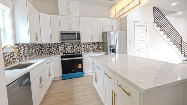 823 North Loop, Houston, TX 77022