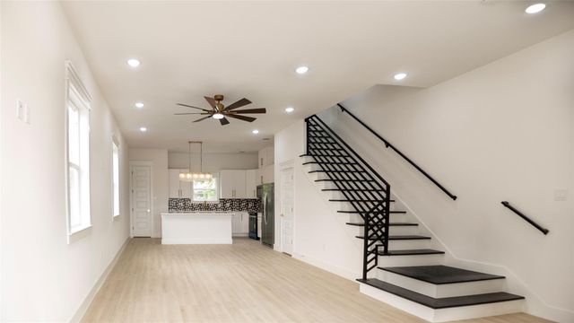 823 North Loop, Houston, TX 77022
