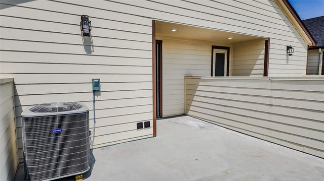 823 North Loop, Houston, TX 77022